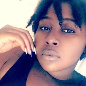 Meet your Posher, Kiala